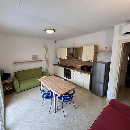 Apartmán 3 Min To With Patio Ac - Il Lupo Affitta