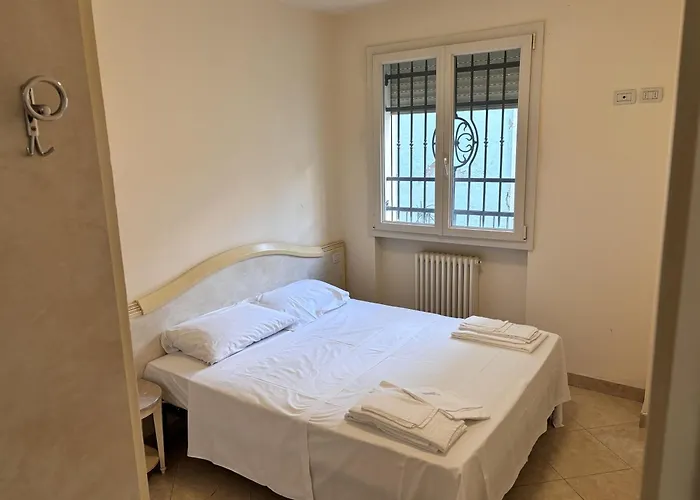 3 Min To With Patio Ac - Il Lupo Affitta Apartmán *