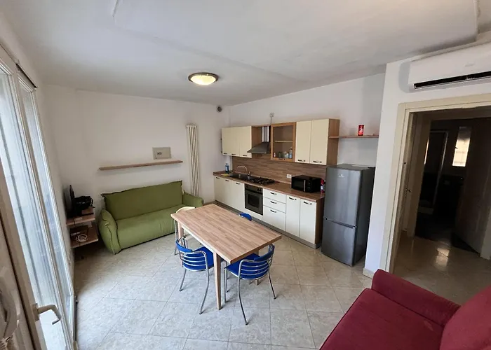 아파트 3 Min To With Patio Ac - Il Lupo Affitta